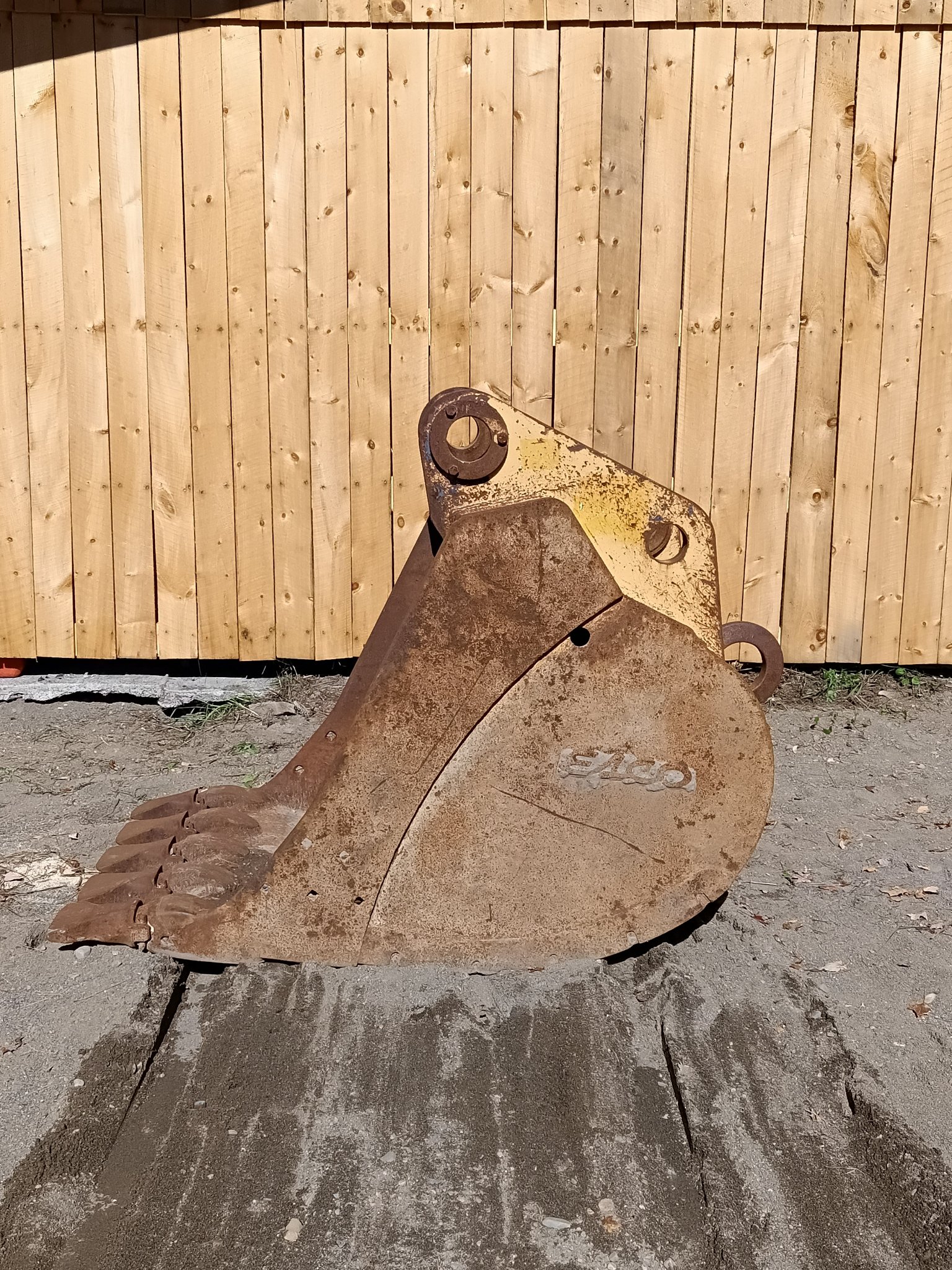 20570_29_tdn8 Esco 44″ 1.5yd Excavator Bucket – Fits Cat 330 / Deere 892