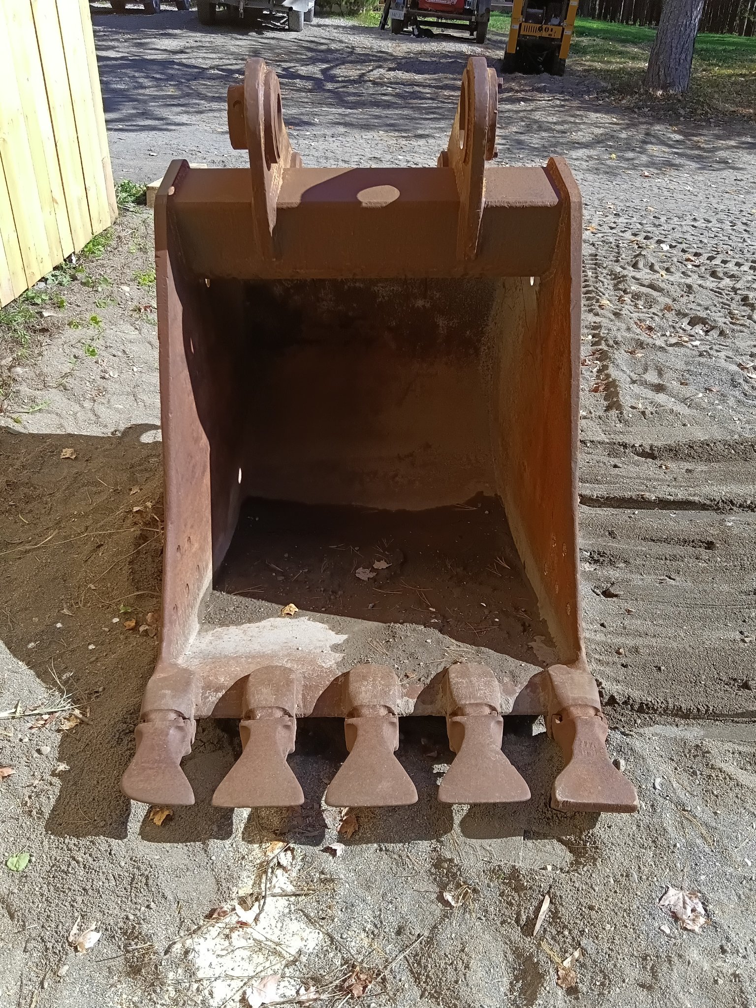 20571_30_ucvv Esco 44″ 1.5yd Excavator Bucket – Fits Cat 330 / Deere 892
